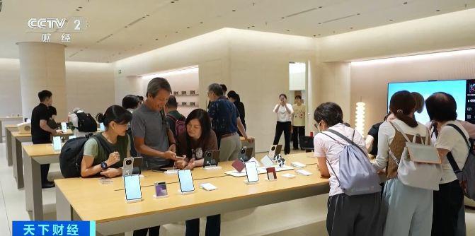 “中國遊”帶熱“中國購”!境外旅客到深圳“旅遊+掃貨”熱情高漲 “中國遊”帶熱“中國購”!境外旅客到深圳“旅遊+掃貨”熱情高漲