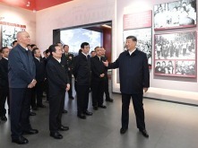 習近平參觀新疆維吾爾自治區成立70週年主題成就展