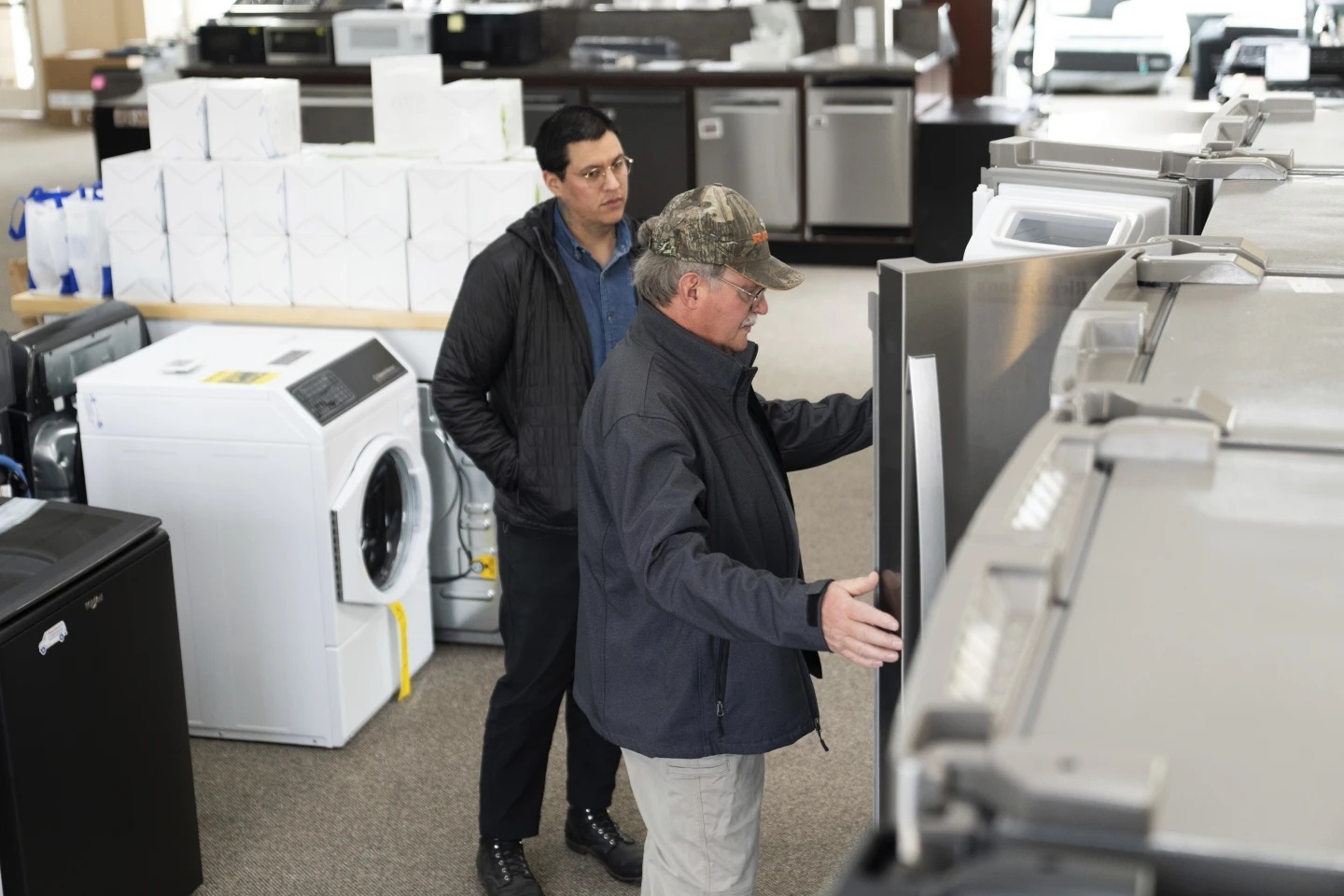 電視、電腦、汽車……美民眾擔憂物價上漲狂囤“大件”