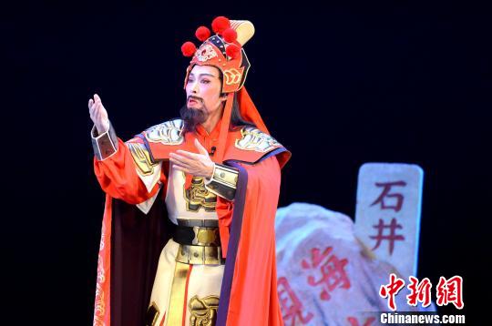 新編高甲戲《鄭成功》受好評 福建藝術節好戲連臺 新編高甲戲《鄭成功》受好評 福建藝術節好戲連臺