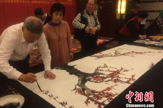 兩岸書畫家晉江筆會迎新年 臺“儒將”揮墨畫梅 兩岸書畫家晉江筆會迎新年 臺“儒將”揮墨畫梅