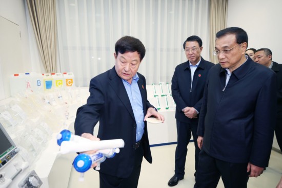 李克強考察威海港：既要擴大出口 又要加大進口