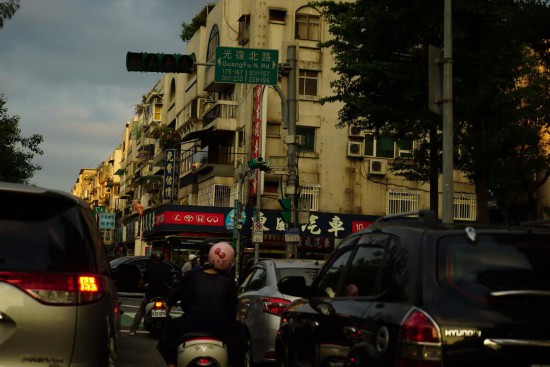 台灣的前途在於國家統一，台灣同胞需要冷靜思考這個問題了