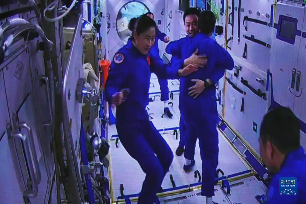 神舟十五號3名航天員順利進駐中國空間站 兩個航天員乘組首次實現“太空會師”