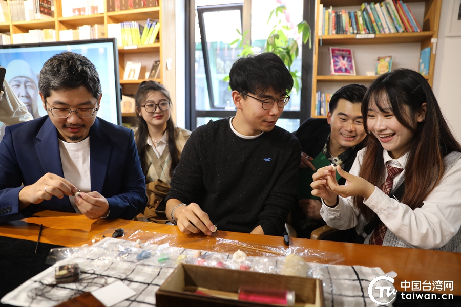 【臺青“Young”】特稿丨書中有祖國廣袤山河 書中有民族激蕩情懷 書中也有歸家的呼喚