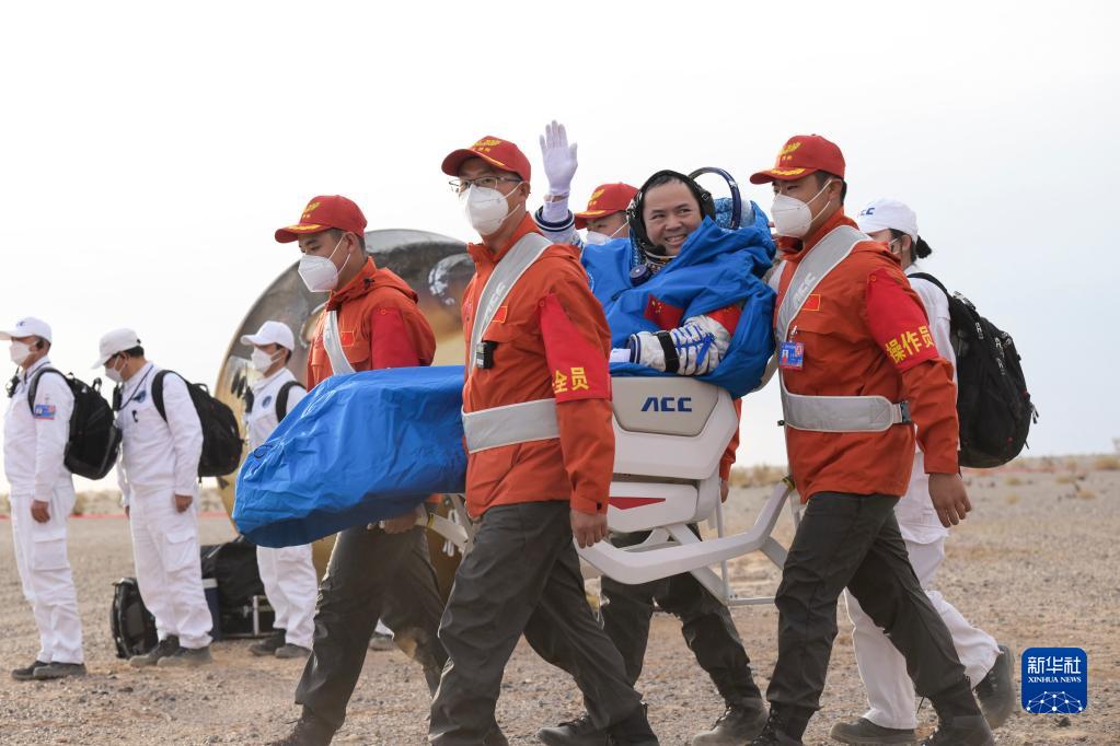 神舟十五號載人飛船返回艙成功著陸 神舟十五號載人飛行任務取得圓滿成功