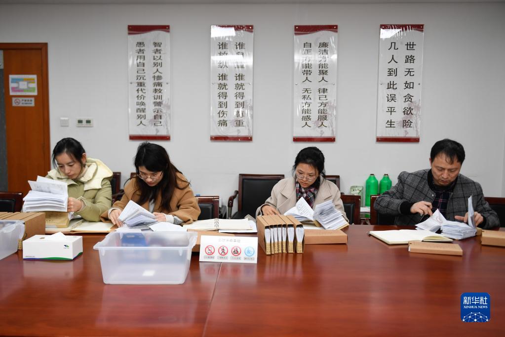 激蕩清風正氣 凝聚黨心民心——以習近平同志為核心的黨中央貫徹執行中央八項規定、推進作風建設紀實