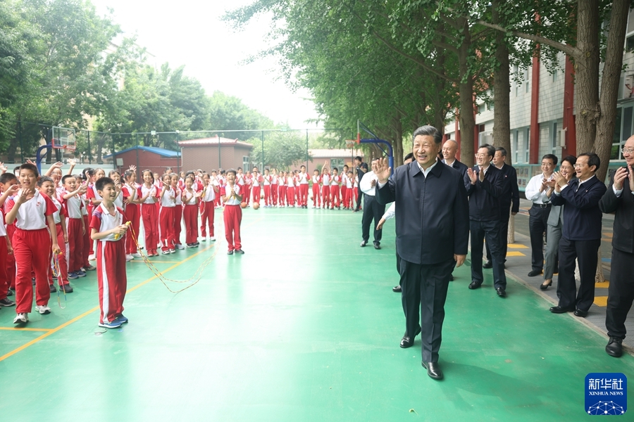 習近平在北京育英學校考察時強調 爭當德智體美勞全面發展的新時代好兒童 向全國廣大少年兒童祝賀“六一”國際兒童節快樂