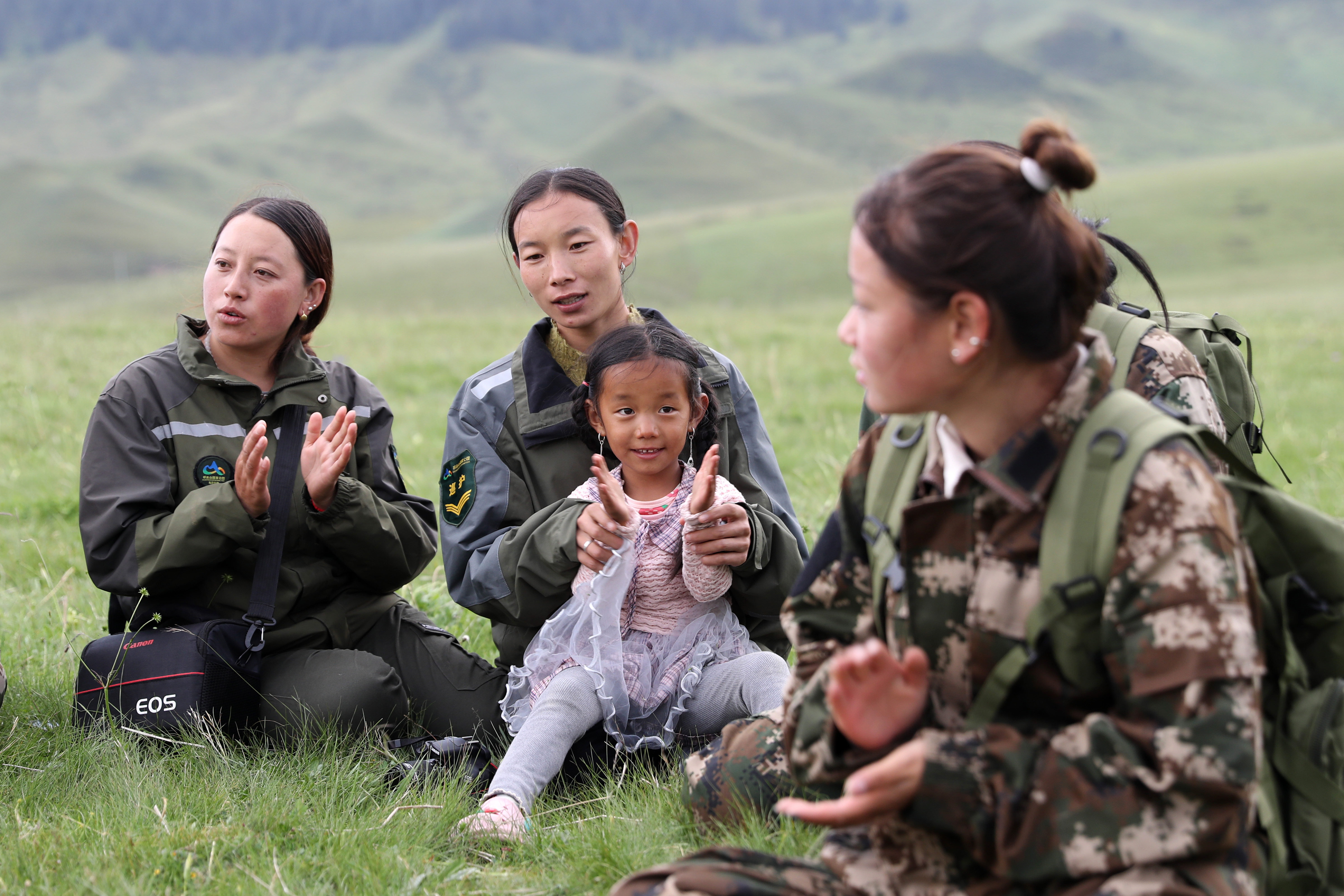 光影十年繪新篇丨祁連巡護娘子軍