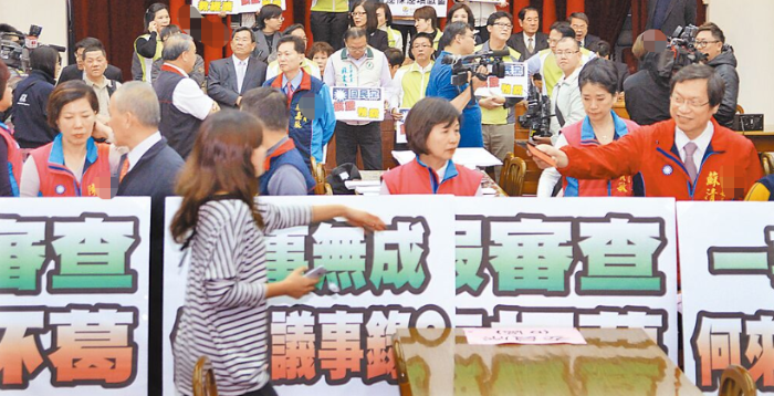 換對象就換態度？民進黨黑箱操作“臺美貿易倡議”惹眾怒