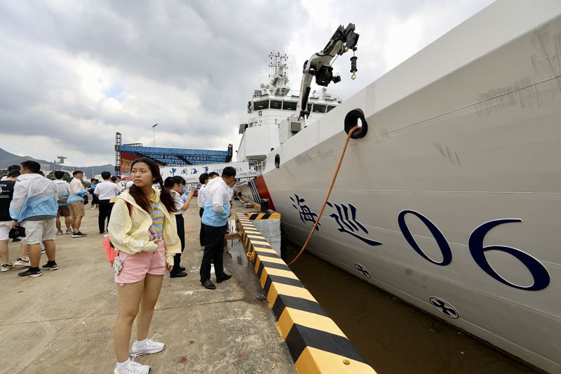 福建馬尾：台灣青年登“海巡06”輪 觀摩海空聯合搜救演練