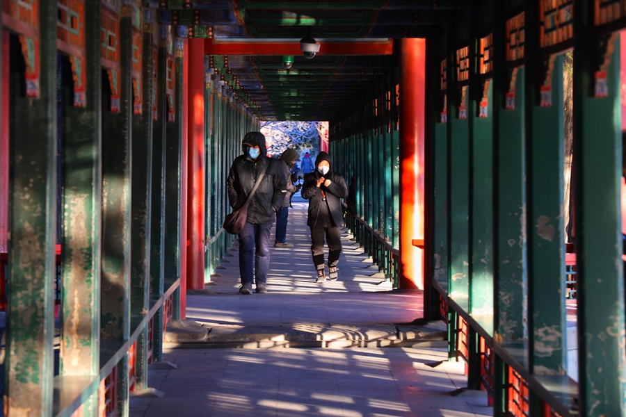 冬至日 頤和園“金光穿洞”迎來最美時刻 冬至日 頤和園“金光穿洞”迎來最美時刻