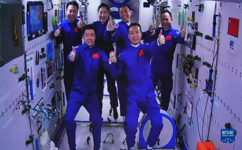 神舟十五號3名航天員順利進駐中國空間站 兩個航天員乘組首次實現“太空會師”