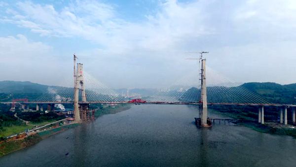 世界首座高鐵、公路平層並行大橋，順利合龍！