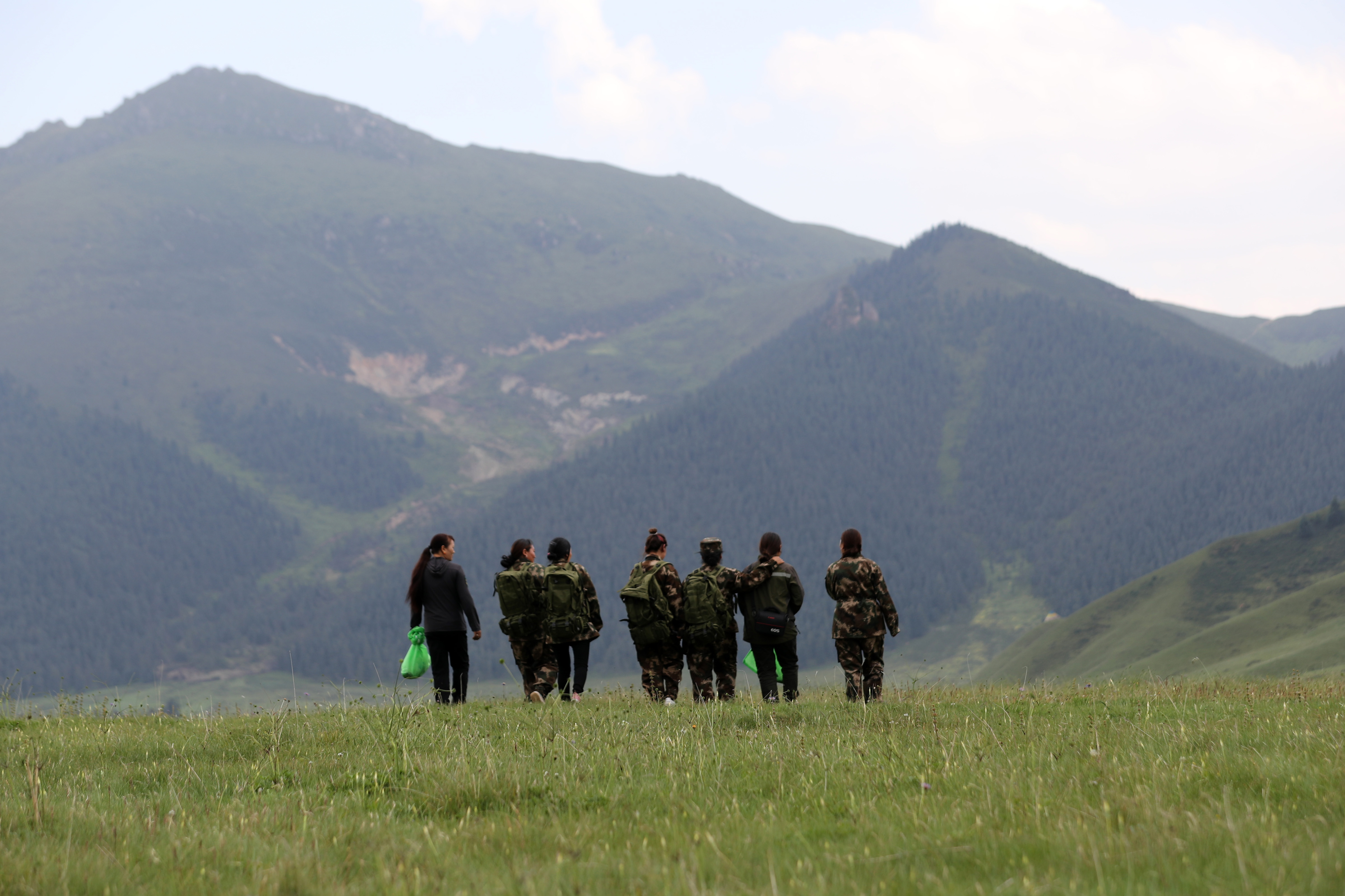 光影十年繪新篇丨祁連巡護娘子軍