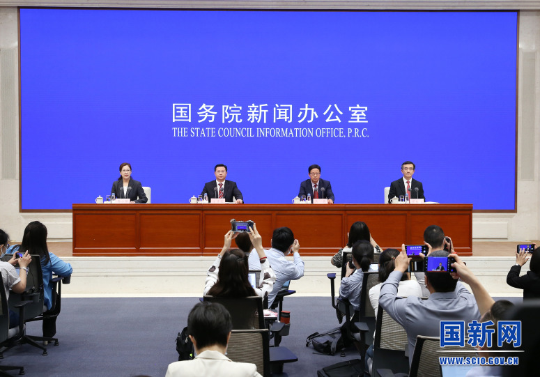 “爭取早日實現兩岸民眾坐著高鐵輕鬆跨過台灣海峽的夢想”