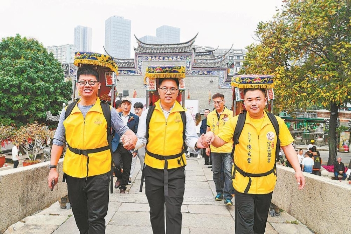 追尋祖先的共同記憶 兩岸青年背著“福神”去尋根
