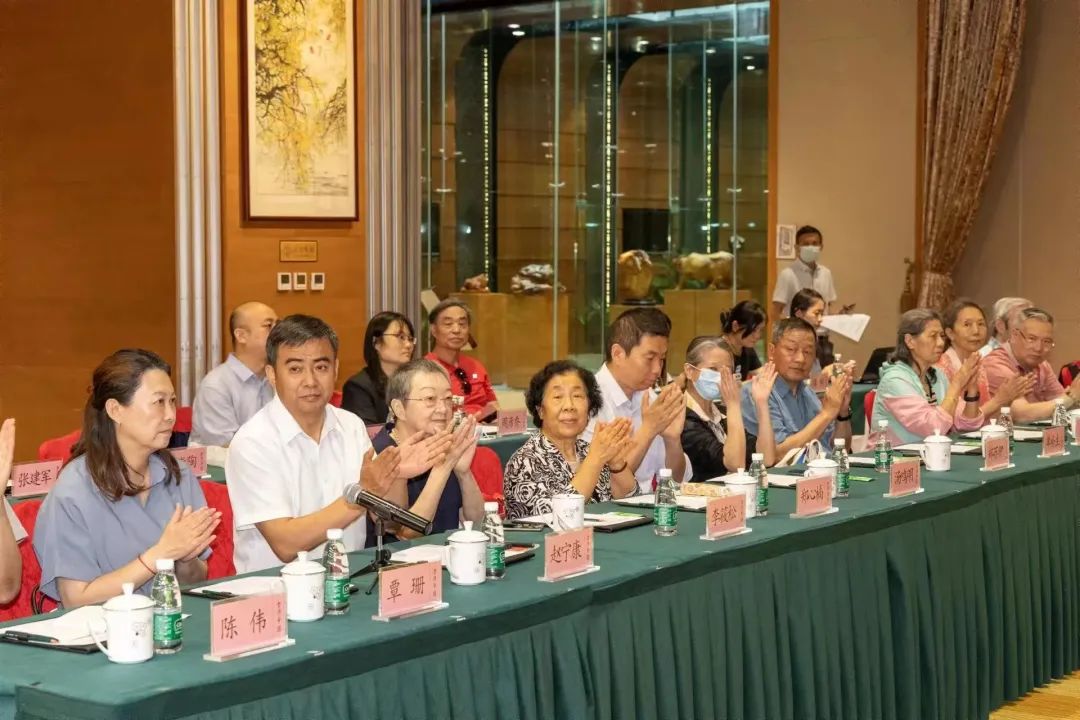 歡聚一堂、暢敘情誼、共謀發展——北京市黃埔軍校同學會召開慶祝建會35週年暨紀念黃埔軍校建校99週年座談會