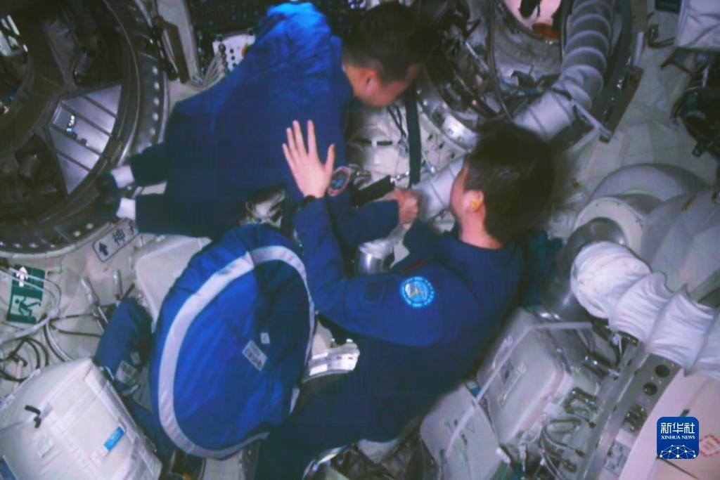神舟十五號3名航天員順利進駐中國空間站 兩個航天員乘組首次實現“太空會師”