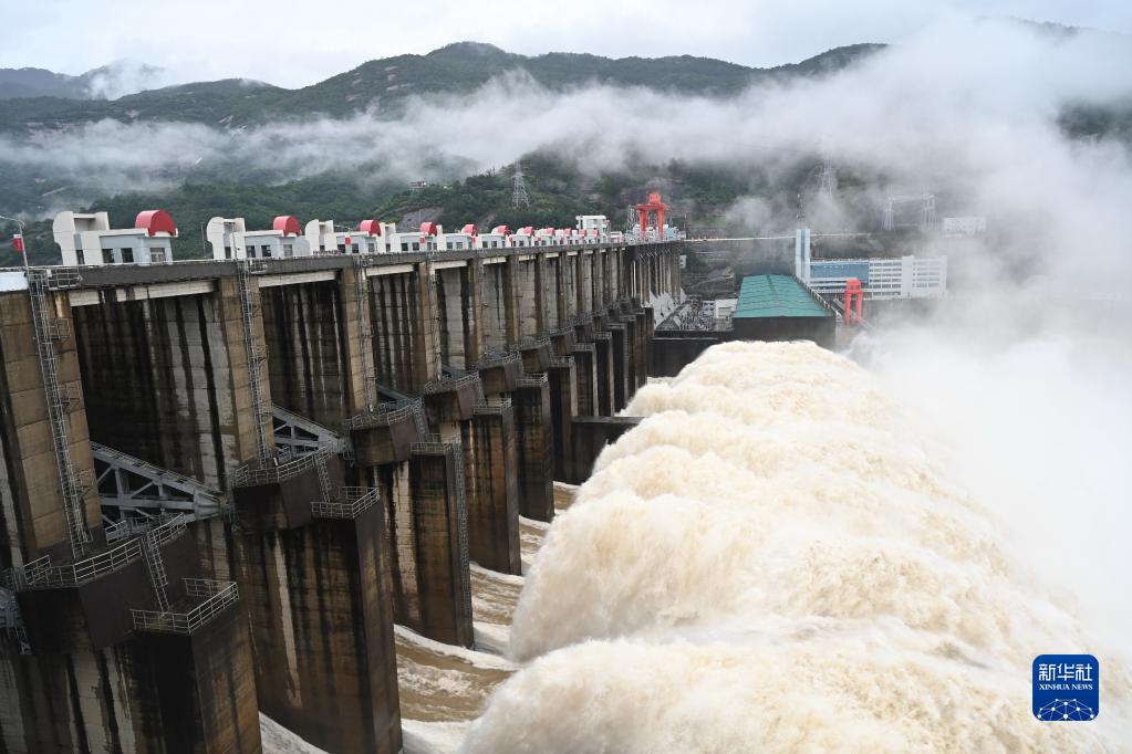 福建水口水電站持續多日開閘泄洪