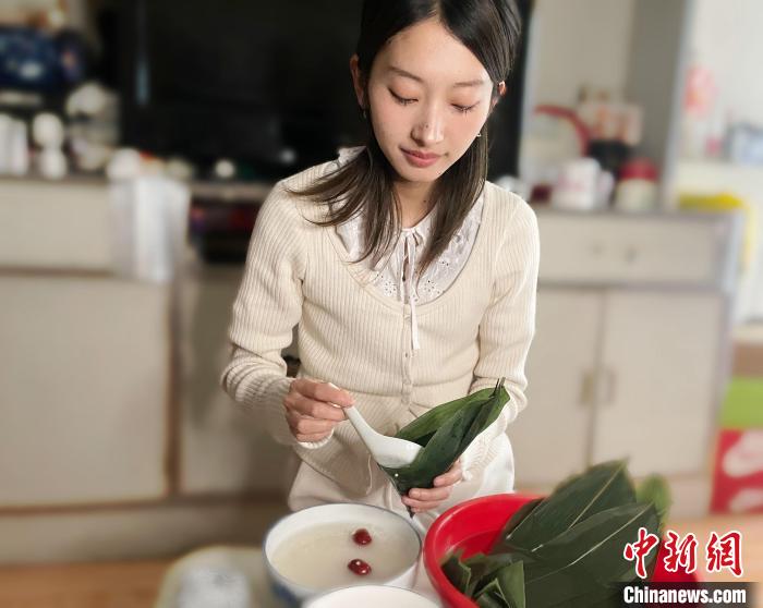 印尼阿拉扎大學孔子學院師生線上慶端午