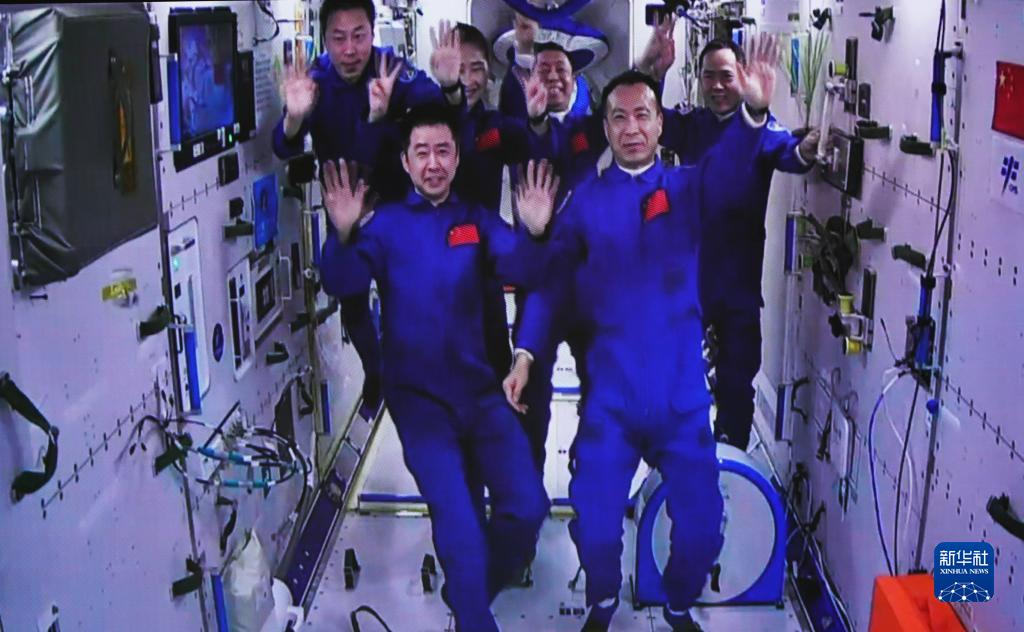神舟十五號3名航天員順利進駐中國空間站 兩個航天員乘組首次實現“太空會師”