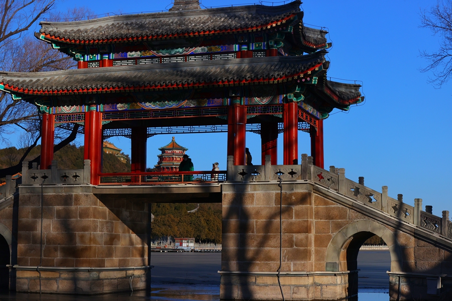 冬至日 頤和園“金光穿洞”迎來最美時刻 冬至日 頤和園“金光穿洞”迎來最美時刻