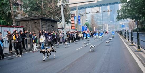 領跑AI新賽道 在發展新質生産力的競速中長安汽車行穩致遠_fororder_副本首場AI馬拉松燃情背後，凸顯中國智造搶佔新興賽道的強大勢能402