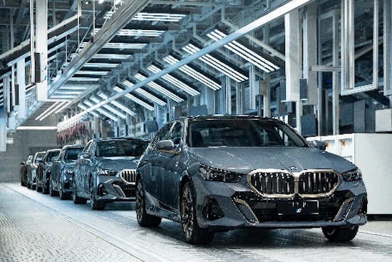 超越行業的標準 淬煉全新BMW 5係長軸距版至臻豪華品質_fororder_image001