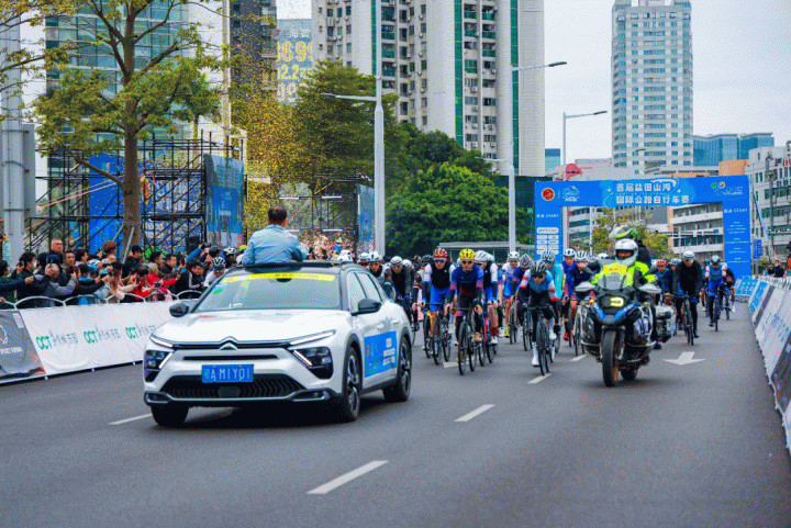 【汽車頻道 資訊】首屆鹽田山海國際公路自行車賽迎寒流勁風順利完賽