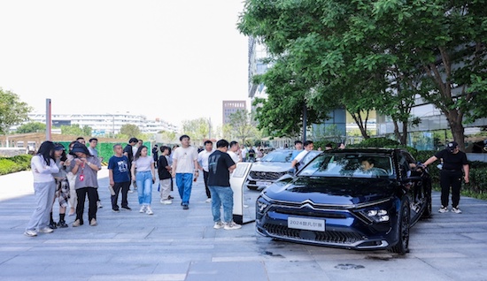 神龍汽車與京東汽車戰略簽約 持續提升客戶體驗 深化“五心守護伴知音”_fororder_image006