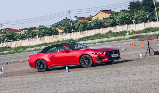 全新福特Mustang®硬頂性能版和敞篷運動版熱血燃擎福特專業測試中心_fororder_image007