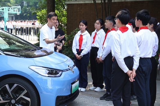 探索汽車奧秘 收穫科學夢想 上汽大眾科技節走進校園_fororder_image013