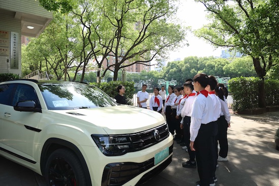 探索汽車奧秘 收穫科學夢想 上汽大眾科技節走進校園_fororder_image007