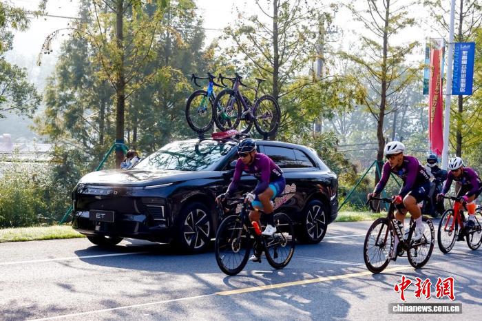 汽車與自行車運動跨界 2025中國“4+2”接力挑戰賽舉行