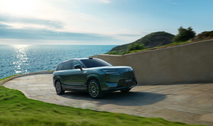 重塑家庭豪華SUV新標準 騰勢N8L上市  位置：焦點圖+移動端圖_fororder_【2】重塑家庭豪華SUV新標準 騰勢N8L上市909