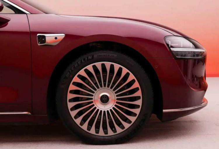 外觀、配置、智慧駕駛均升級 新款享界S9將11月上市  位置:資訊_fororder_【12】外觀、配置、智慧駕駛均升級 新款享界S9將11月上市100