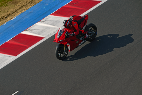 【資訊+移動端資訊】杜卡迪全新Panigale V4正式上市 重新定義高性能騎行時代_fororder_【2】杜卡迪全新Panigale V4正式上市 重新定義高性能騎行時代1420