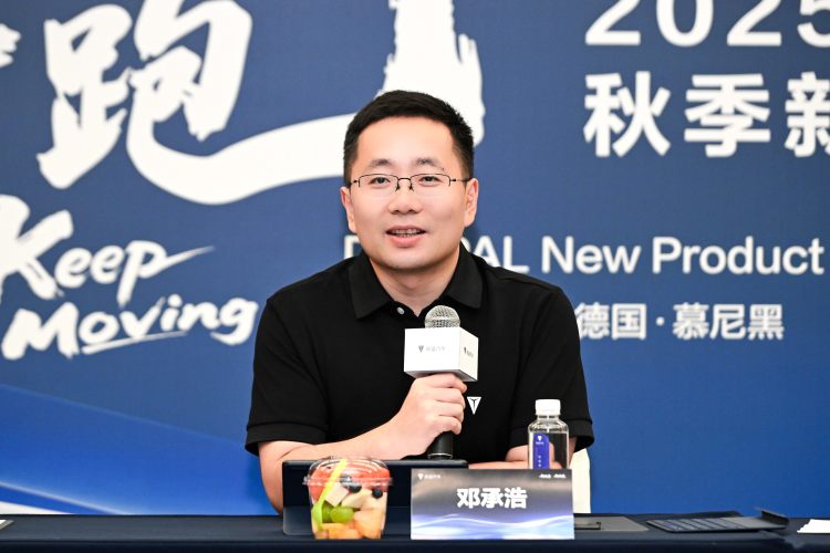 深藍汽車董事長鄧承浩總裁姜海榮攜手亮相共謀新能源未來發展  位置：資訊