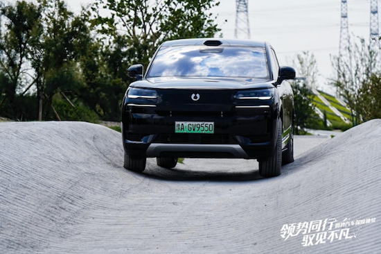 領勢同行 馭見不凡 騰勢汽車在賽道征服金融大腦 位置：資訊_fororder_【2】領勢同行 馭見不凡 騰勢汽車在賽道征服金融大腦842