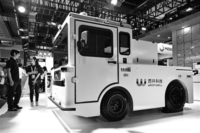 新能源無人駕駛牽引車亮相世界人工智能大會_fororder_res01_attpic_brief (1)