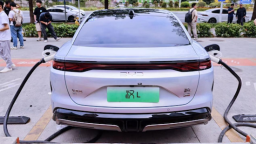 【資訊+移動端資訊】“兆瓦閃充”背後的技術革新：超級e平臺賦能漢L唐L高效補能