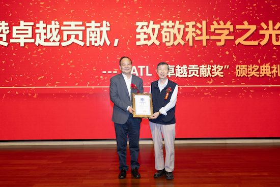 致敬“中國鋰電之父” 寧德時代為陳立泉院士頒發“卓越貢獻獎”_fororder_【13】致敬“中國鋰電之父” 寧德時代為陳立泉院士頒發“卓越貢獻獎”162
