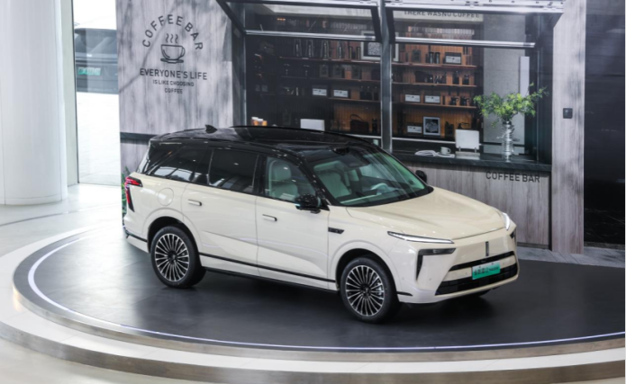 首款搭載VLA大六座插混SUV 魏牌全新藍山智慧進階版上市