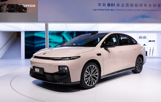 零跑B01全球首秀：定義年輕人的高品質智慧轎車新標杆 位置：資訊+移動端資訊_fororder_【10】零跑B01全球首秀：定義年輕人的高品質智慧轎車新標杆886