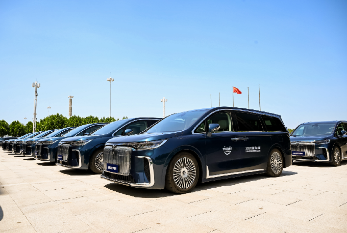2025天津夏季達沃斯論壇啟幕 嵐圖汽車連續兩年成為贊助車輛_fororder_1