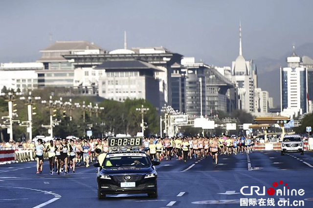 [供稿][汽車頻道 新聞列表]跑起來 更精彩  廣汽傳祺2019北京半程馬拉松活力開跑
