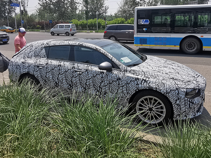汽車頻道【6月12日】【首頁汽車資訊列表+要聞列表】奔馳新轎跑北京路試諜照 看造型30萬以內沒對手