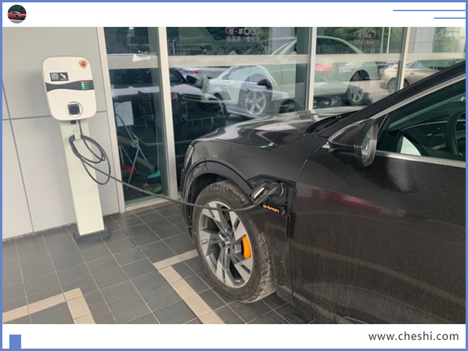 汽車頻道【7月17日】【首頁汽車資訊列表+要聞列表】奧迪“Q7純電動”到店實拍 9月上市70萬元起售