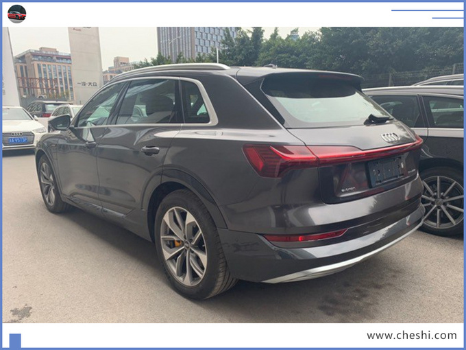 汽車頻道【7月17日】【首頁汽車資訊列表+要聞列表】奧迪“Q7純電動”到店實拍 9月上市70萬元起售